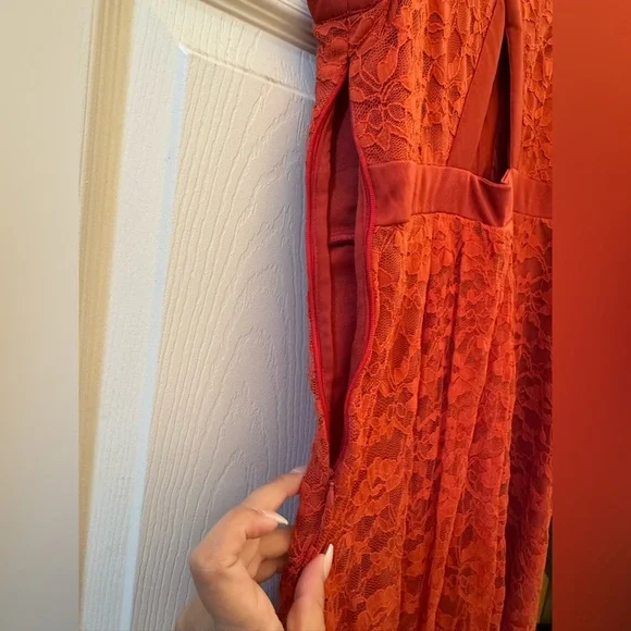 Chelsea and Violet lace dress - Picture 3 of 4